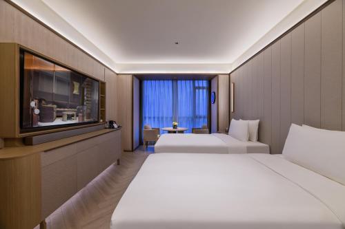 crystal hotel lujiazui financial center