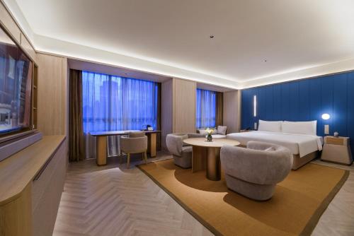 crystal hotel lujiazui financial center