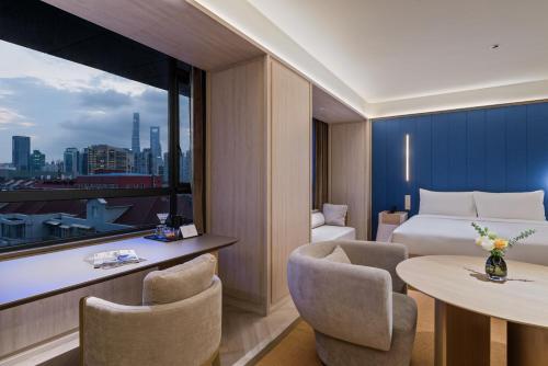 crystal hotel lujiazui financial center