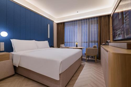 crystal hotel lujiazui financial center