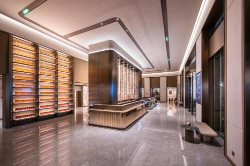 crystal hotel lujiazui financial center