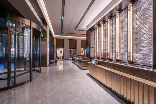 crystal hotel lujiazui financial center