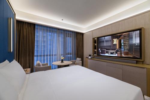 crystal hotel lujiazui financial center
