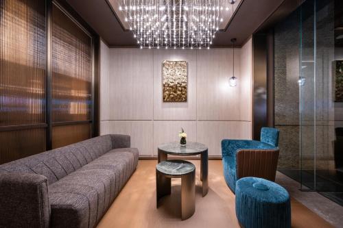 crystal hotel lujiazui financial center