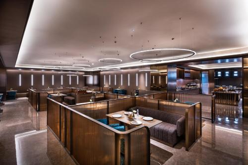 crystal hotel lujiazui financial center