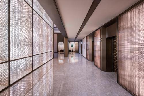 crystal hotel lujiazui financial center