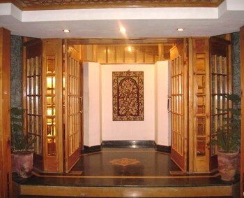 hotel meridien river front rajbagh