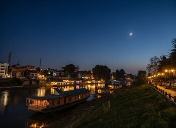 hotel meridien river front rajbagh