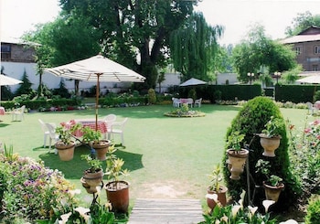 hotel meridien river front rajbagh