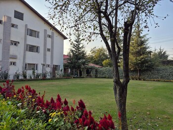 hotel meridien river front rajbagh