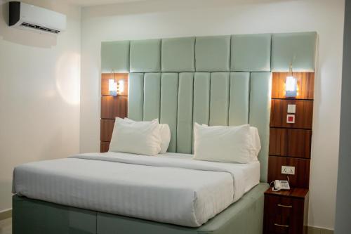 royal de elite hotel