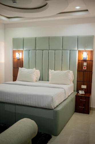 royal de elite hotel