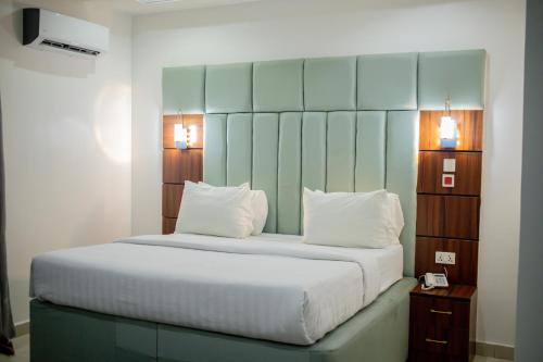 royal de elite hotel