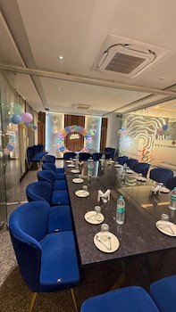 hotel madhuram shivpuri