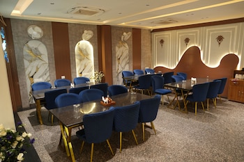 hotel madhuram shivpuri