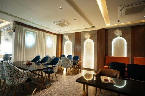 hotel madhuram shivpuri
