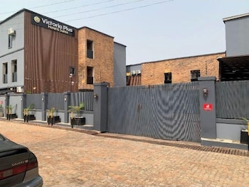 victoria plus hotel and suites