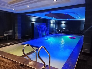 victoria plus hotel and suites