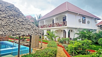 mimi na wewe bungalows hotel