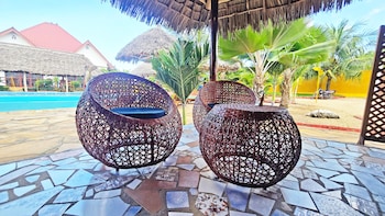 mimi na wewe bungalows hotel