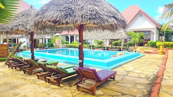 mimi na wewe bungalows hotel
