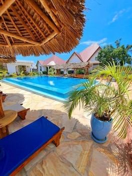 mimi na wewe bungalows hotel