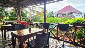 mimi na wewe bungalows hotel