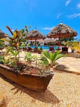 mimi na wewe bungalows hotel