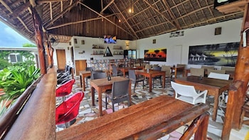 mimi na wewe bungalows hotel