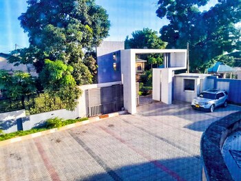 rivana hotel goba