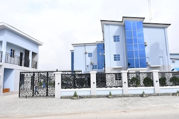 dorville hotel and suites