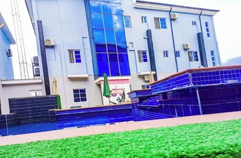Dorville Hotel And Suites,,3 star