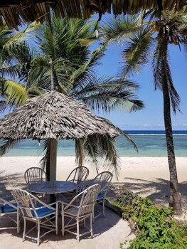twiga lodge tiwi