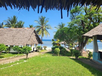 twiga lodge tiwi
