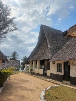 Twiga Lodge Tiwi,,3 star