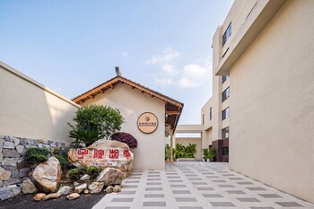 apollo courtyard hotel
