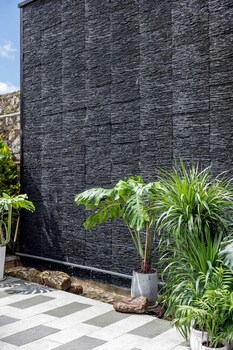apollo courtyard hotel