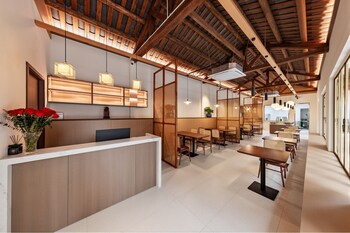 Apollo Courtyard Hotel,,3 star