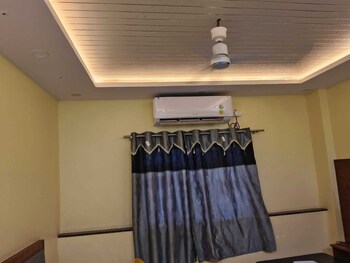 hotel chetna place