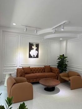 Royal Crown Hotel,,3 star