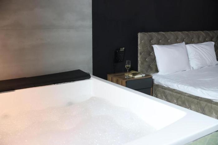 hotel gloria ks
