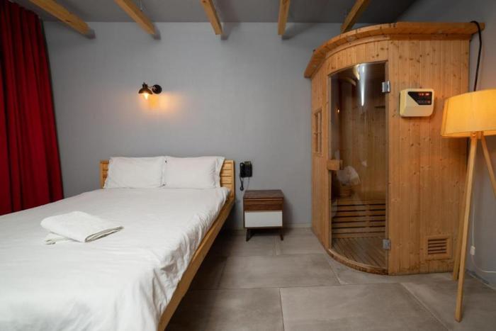 hotel gloria ks