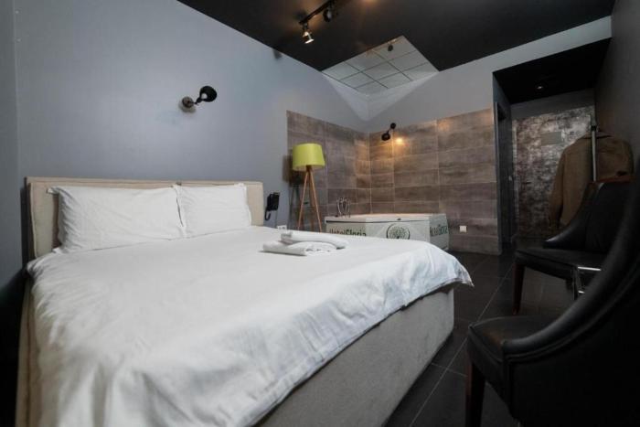hotel gloria ks