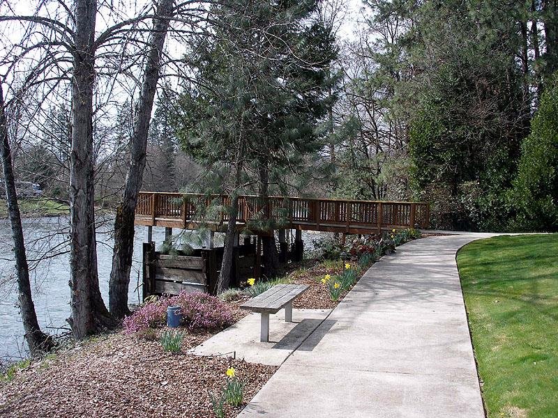 edgewater inn shady cove