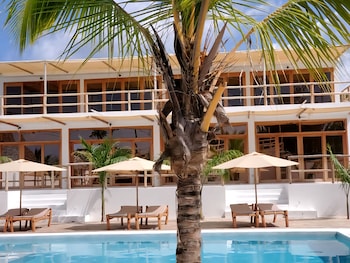 sunny villa matemwe