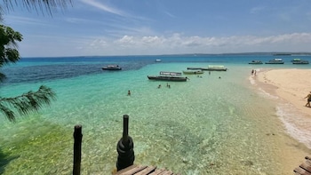 sunny villa matemwe