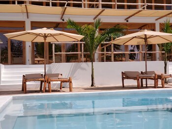 sunny villa matemwe