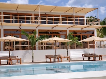 sunny villa matemwe