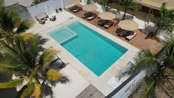sunny villa matemwe