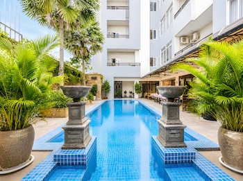 norodom clover hotel